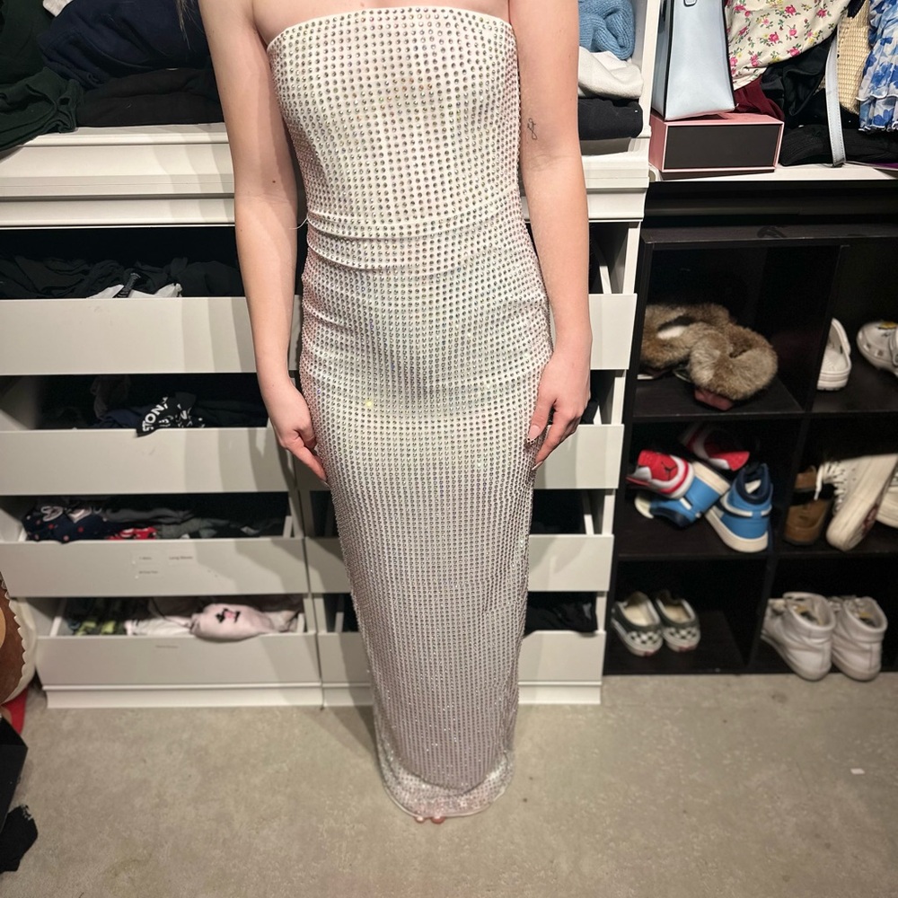 Elegant White Strapless Dress